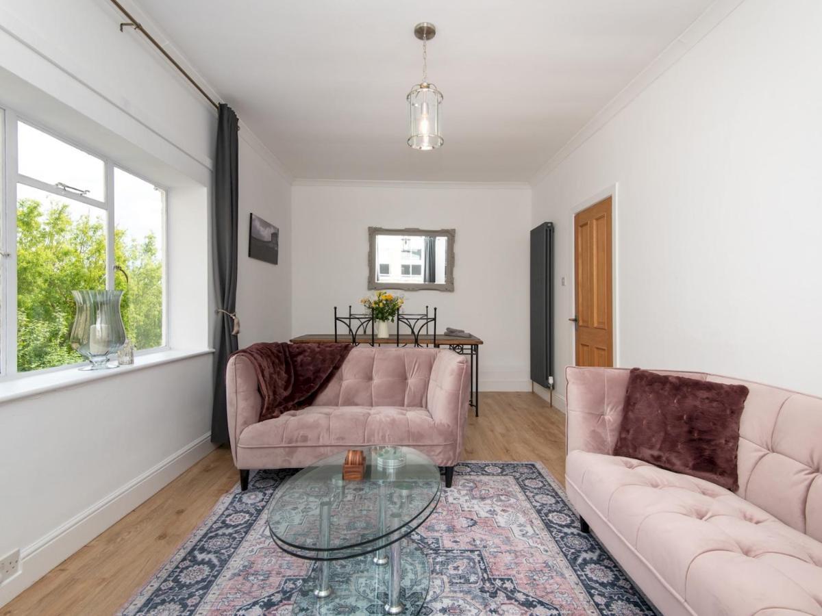 Pass The Keys Stylish 2 Bed Central Bath Apartment With Parking Exteriér fotografie