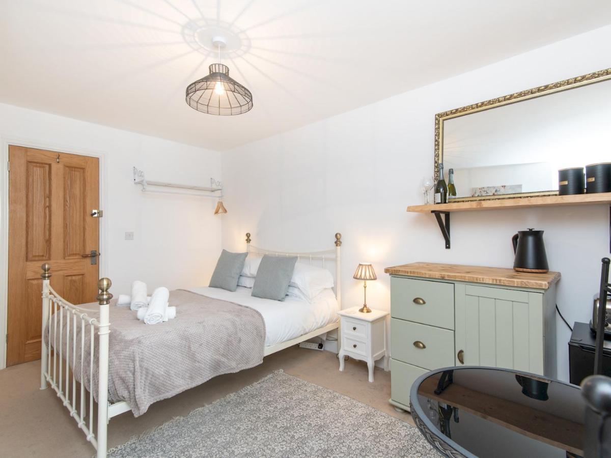 Pass The Keys Stylish 2 Bed Central Bath Apartment With Parking Exteriér fotografie