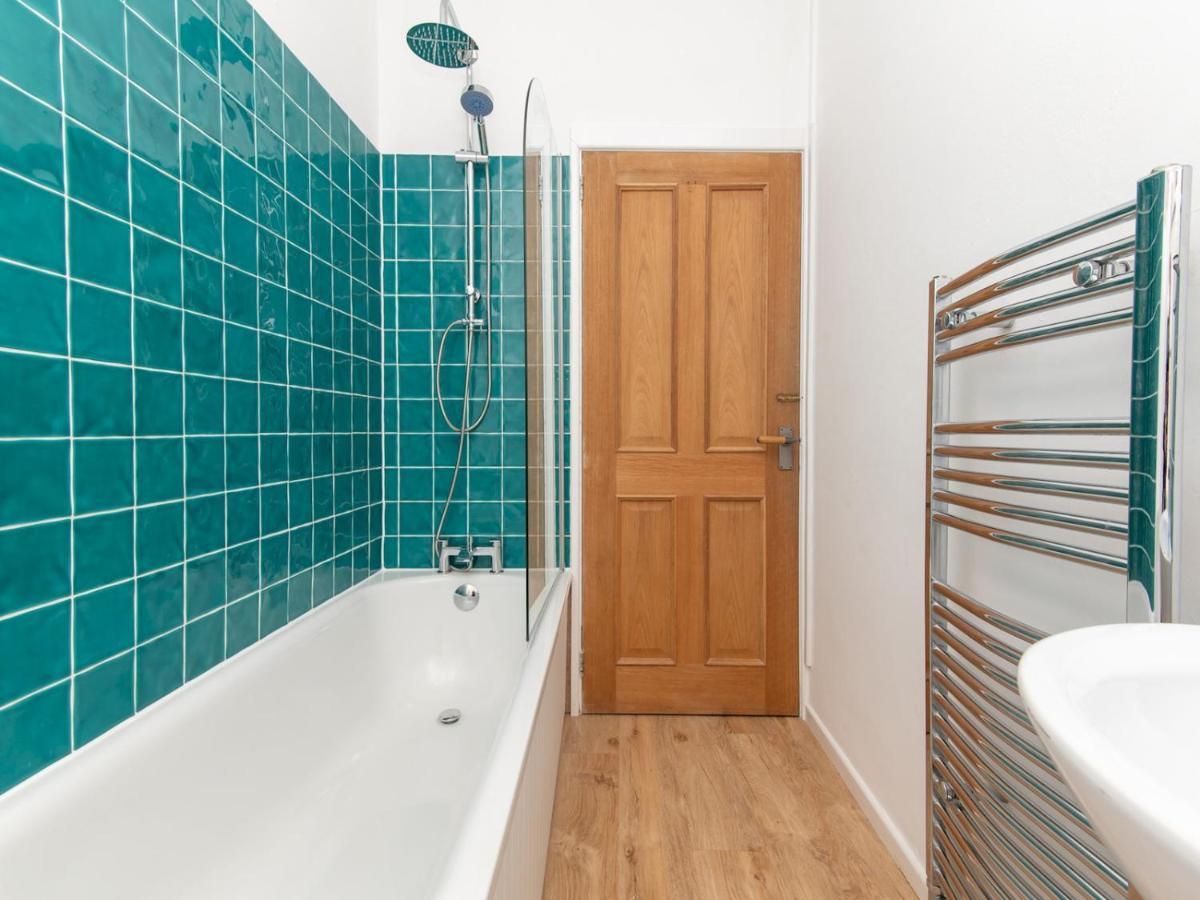 Pass The Keys Stylish 2 Bed Central Bath Apartment With Parking Exteriér fotografie
