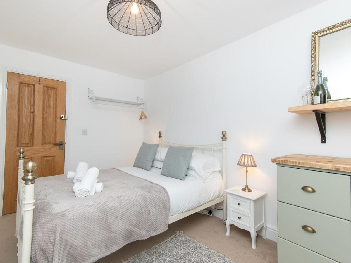 Pass The Keys Stylish 2 Bed Central Bath Apartment With Parking Exteriér fotografie