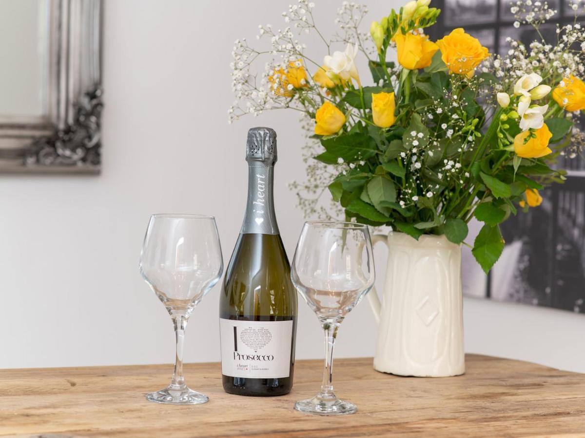 Pass The Keys Stylish 2 Bed Central Bath Apartment With Parking Exteriér fotografie